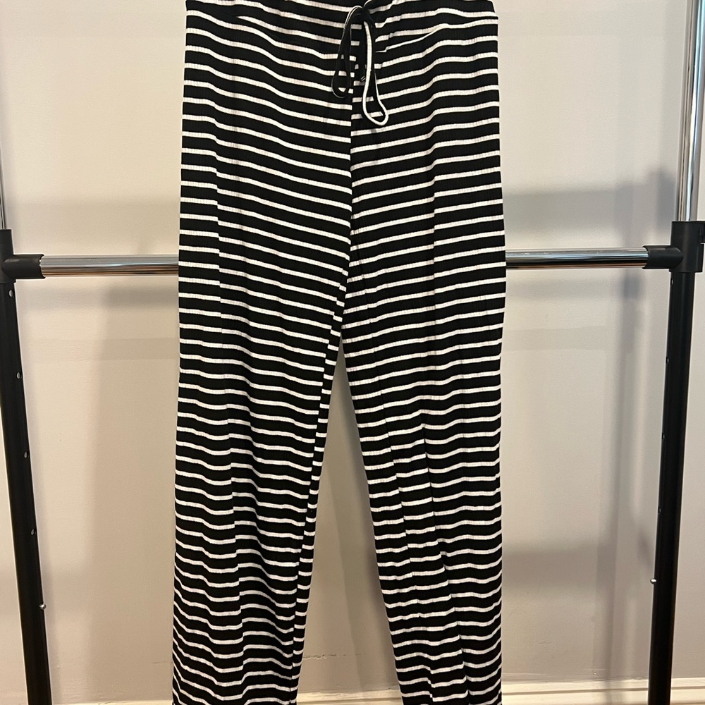 SHEIN Monochrome Striped Apparel